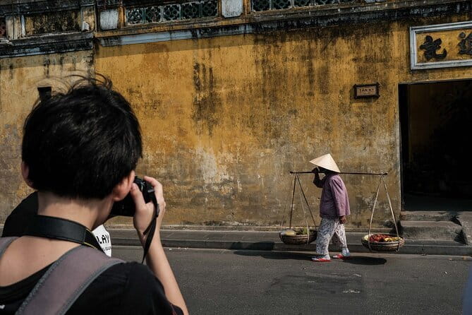 150-Minute Private Morning Old Town Photo Walk - Camera settings and composition lessons you can repeat later