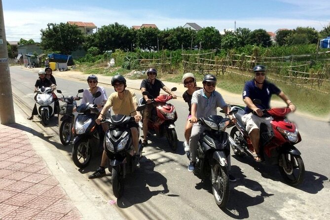 3 Hours Hoi An Countryside Motorbike Tour - Stop 1: Tra Que Vegetable Village and the Real Work Behind the Greens