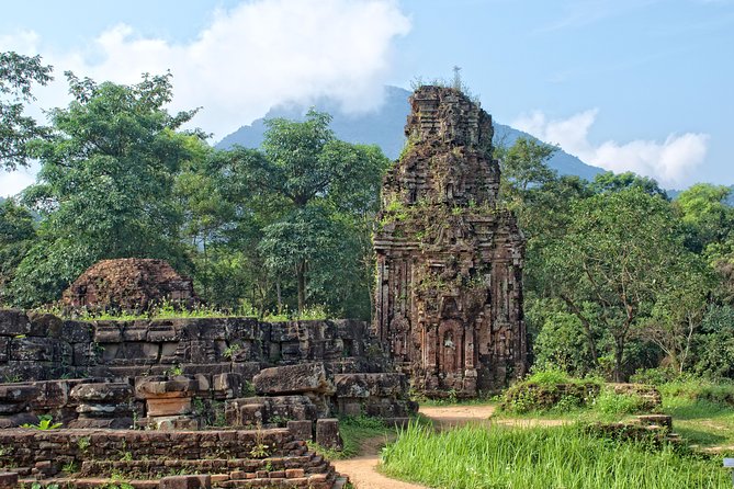 4-Day Private Central Vietnam Tour from Da Nang: Hue, My Son, Hoi An - Day 3: Hai Van Pass views, Lang Co Beach, and a Hue arrival that’s not rushed