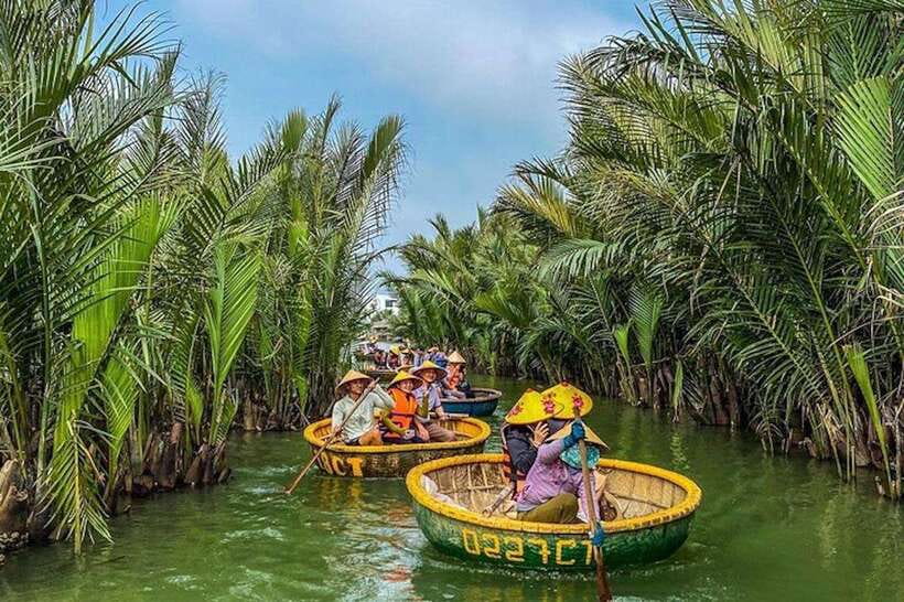 40 Minutes - Basket Boat Ride in the Water Coconut forest - Meeting at Vinh Dua Coffee and Restaurant, Then Moving Quickly
