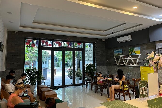 Aroma Massage Experience in Hoi An - Your 1-Hour Aroma Massage: Acupressure Plus Warm Tools