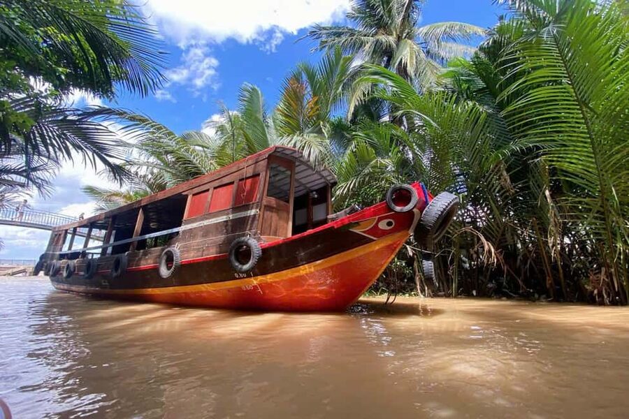 Authentic Mekong Delta: Tuk Tuk, Rowing Boat, Biking Tour - Vinh Trang Pagoda: a short culture stop with unusual architecture