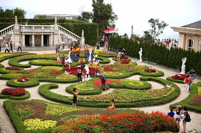 Ba Na Hills - Discover Golden Bridge - Golden Bridge and the Hands of the Gods: the 1-hour photo stop