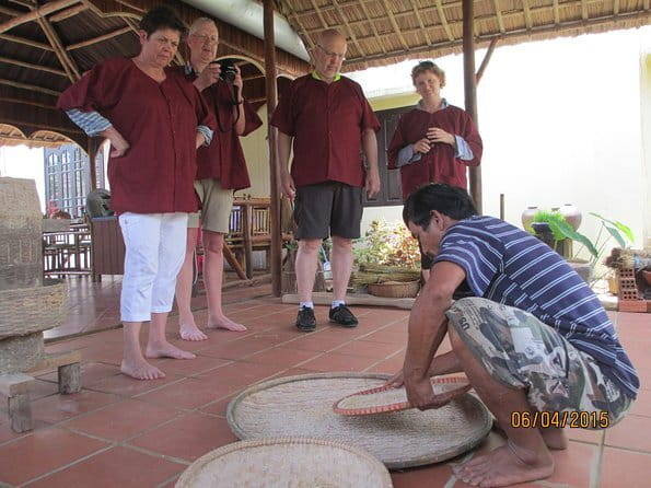 Cam Thanh Coconut Village & Lantern Making Eco Tour in Hoi An - Crab catching and coconut mussels: where the learning becomes real