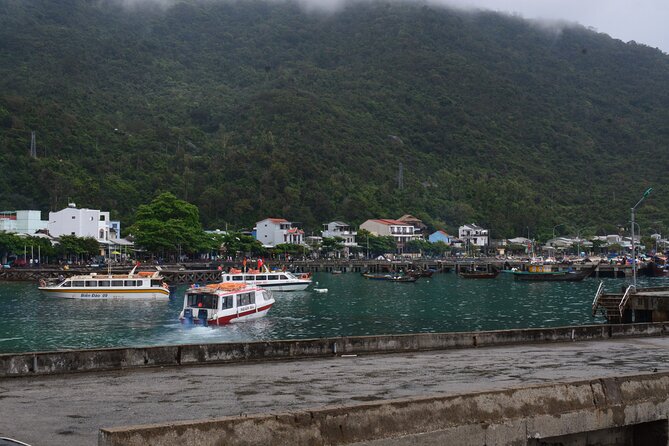 Cham Island Day Tour: Speed Boat, Lunch, Snorkeling & Beach - Temples, boat shelter breaks, and how the pacing keeps it fun