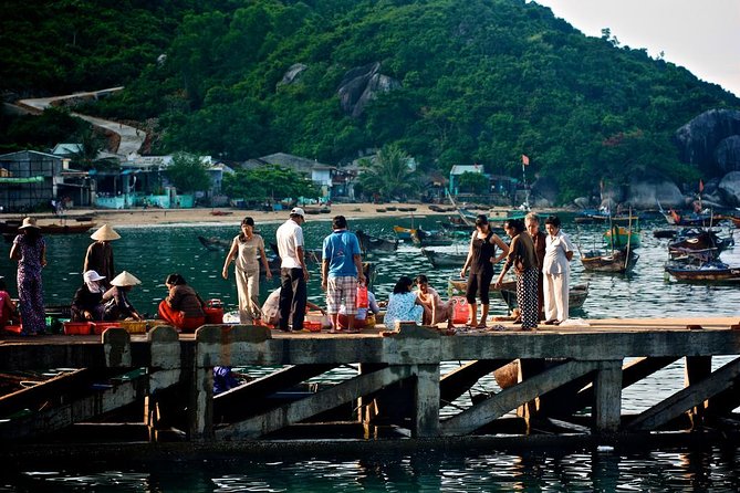 Cham Island Tour Snorkeling -Sunbathing - Nice Beach - Speedboat - Hon Lao Island villages and waterfront time: sunbathing comes with sales pressure
