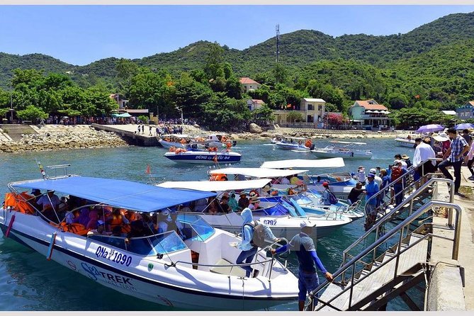 Cham Island Tour Snorkeling -Sunbathing - Nice Beach - Speedboat - Lunch with fresh seafood: often the strongest part of the day