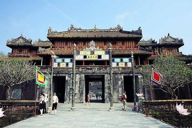 Chan May Port to Golden Bridge or Hoi An by Private Car - Option 2: Marble Mountains, then Hoi An Ancient Town
