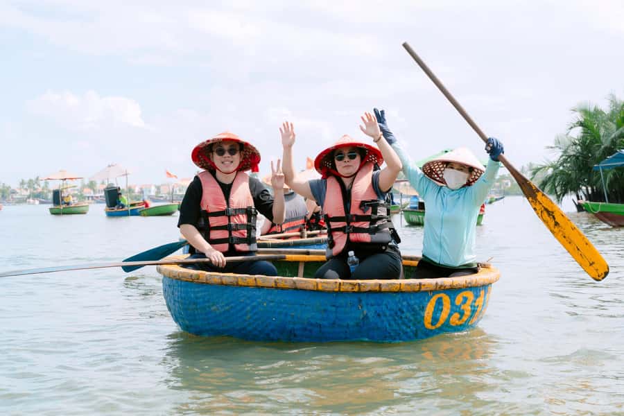 COOKING CLASS & BASKET BOAT - Eco-friendly countryside, but with real-world comfort limits
