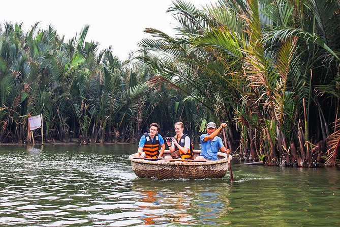 Cooking Class Hoi An:Local Market, Basket Boat, Fishing & Cooking - Welcome drink, family restaurant meal, and the rustic setting