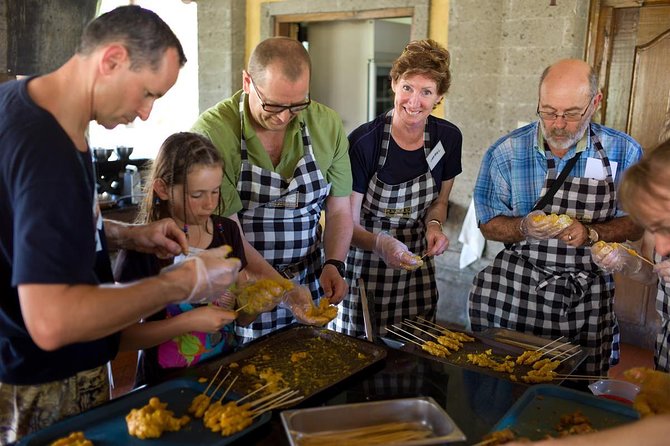 Cooking Class , Local Market , Basket Boat And CRABS FISHING - The pool, towel, and showers that save your afternoon