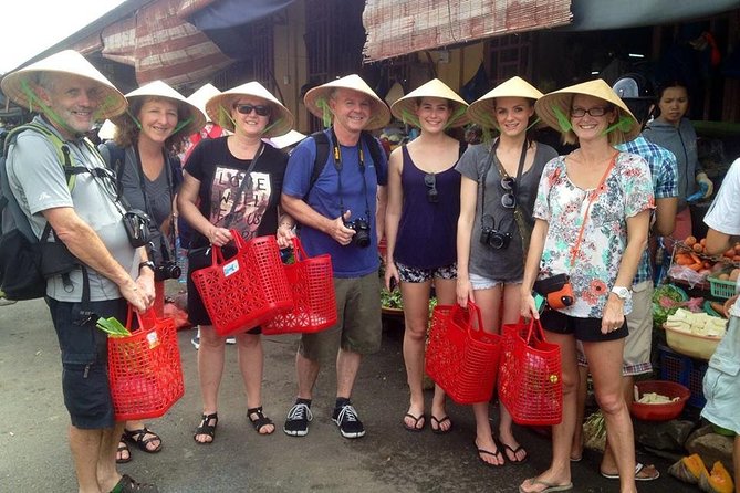 Cooking Class , Local Market , Basket Boat And CRABS FISHING - Price and logistics: what $65 really covers