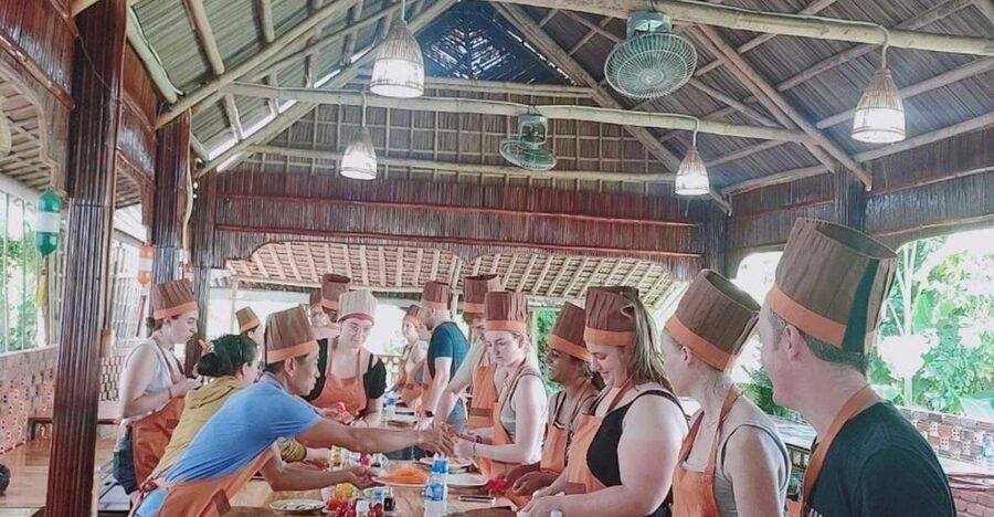 Cooking Class w Phở and Market & Basket Boat Ride in Hoi An - Hoi An Market: Herbs, Spices, and Getting the Hang of Bargaining