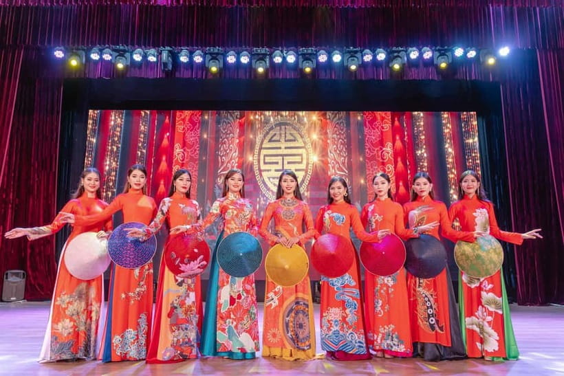 Da Nang: Ao Dai Show - Folk dance in Ao Dai: the reason most people remember the show