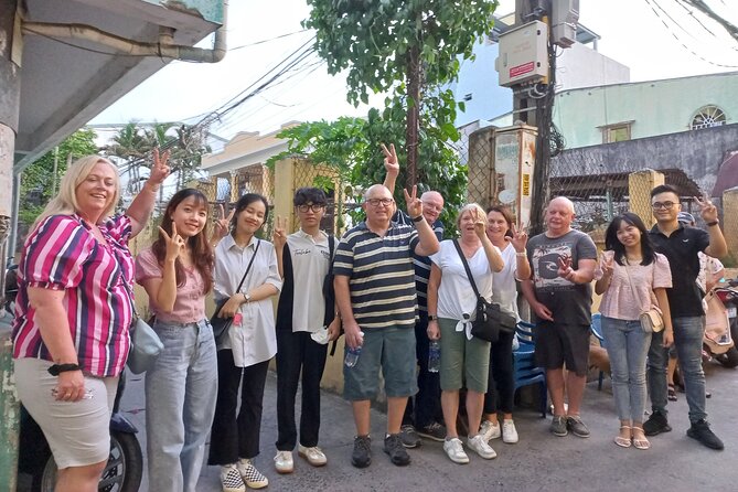 Da Nang By Night: Seafood dinner, night market and cruise trip - Night market time for bargaining, not just wandering