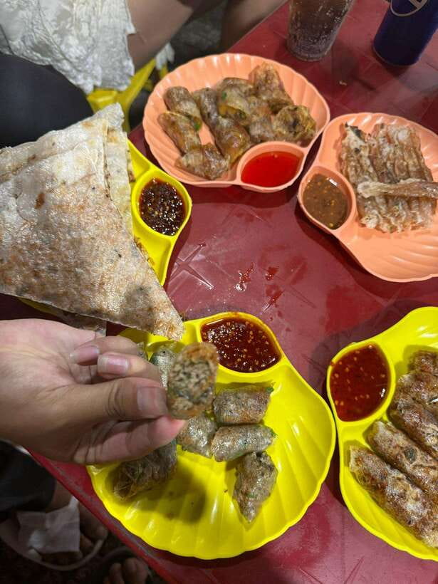 Da Nang City Street Food Private Tour With Local Students - Luxury restaurants vs truly local street vendors: what changes in your package