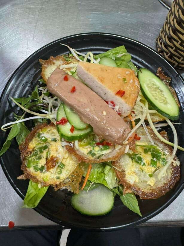 Da Nang City Street Food Tour With Live Music Tien Sa Show - Key moments worth building your evening around