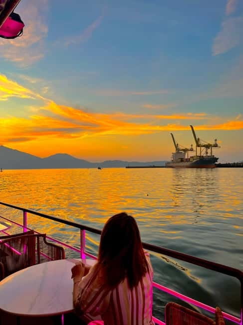 Da Nang: Experience a Magical Sunset Dinner Cruise in DN Bay - Sunset Over Da Nang Bay, Plus the Dragon Bridge Fire Show Timing