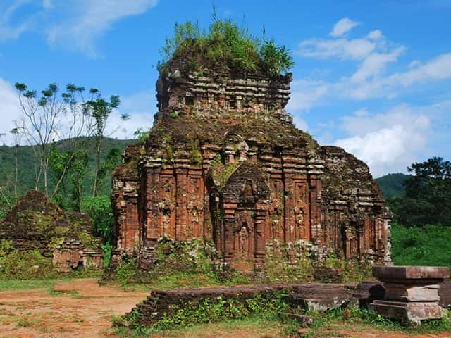 Da Nang: Half-day Journey To My Son Sanctuary - The 2 hours inside My Son: photos, walking, and a guided route