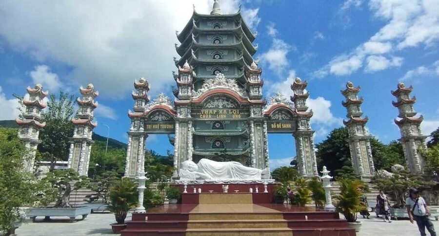 Da Nang/Hoi An: Lady Buddha -Marble Mountain - Am Phu Cave - Guides make a difference, especially here