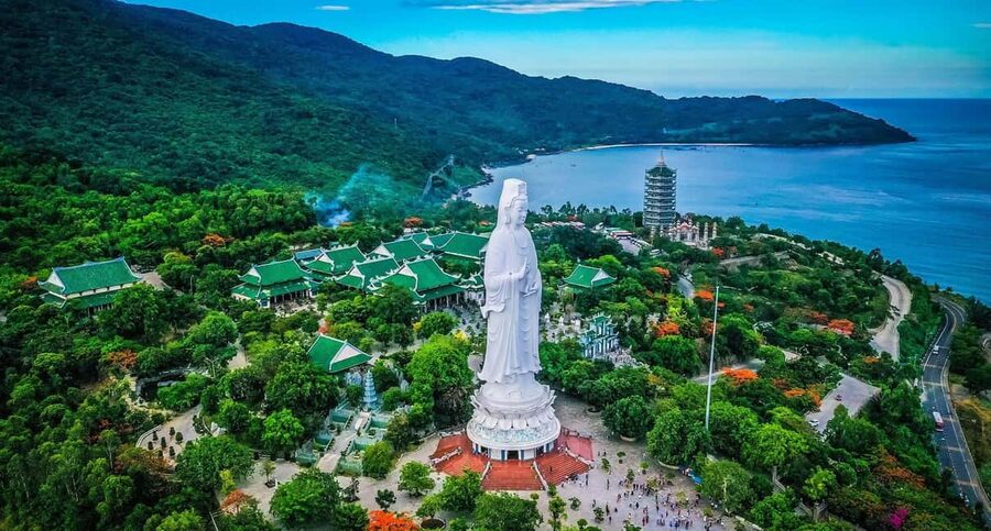 Da Nang/Hoi An: Lady Budha - Marble Mountain with Hell Cave - Hell Cave: dramatic rock formations and cave legends