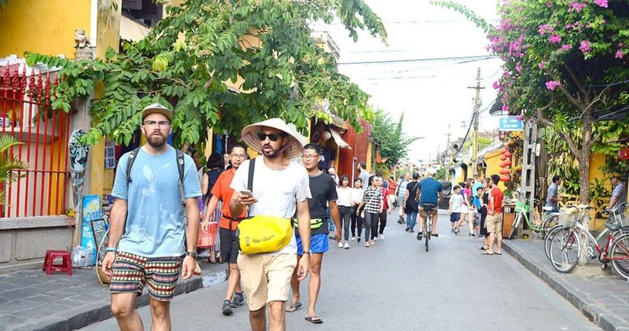 Da Nang/Hoi An: Market & Old Town Private Tour with Transfer - Getting from Da Nang to Hoi An with a private car transfer