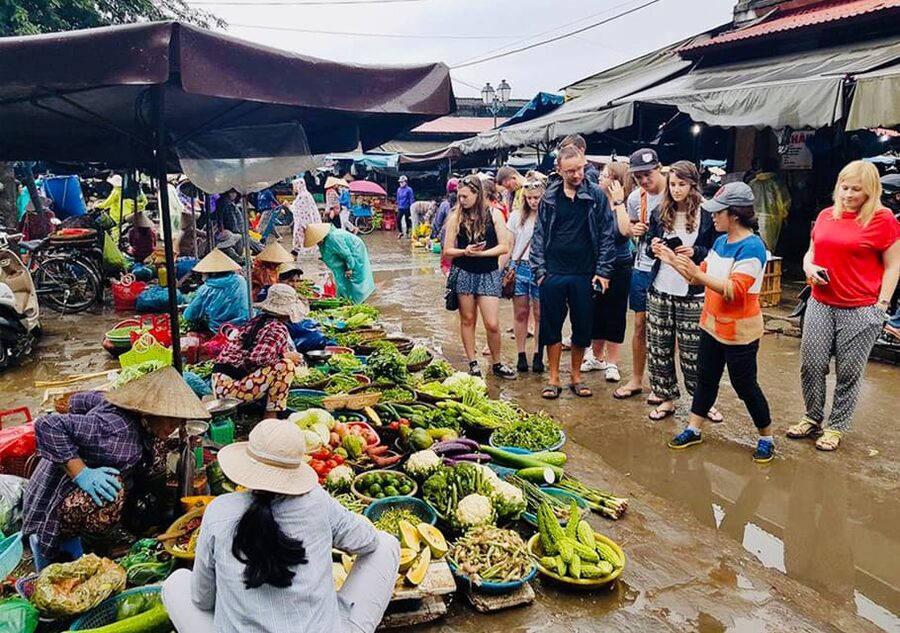 Da Nang/Hoi An: Market Tour, Basket Boat Ride, Cooking Class - Guided Market Shopping in Hoi An: What to Buy and Why