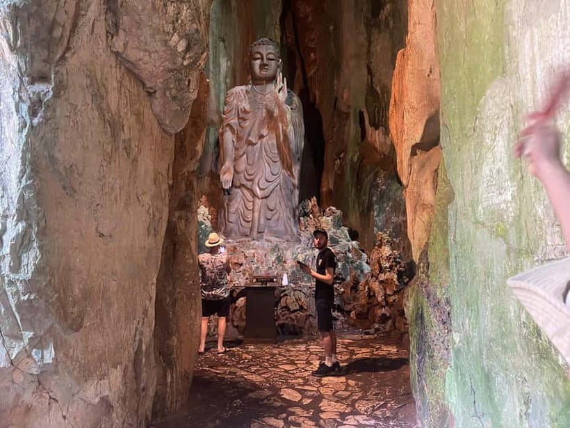 Da Nang/Hoian: Marble Mountain, Am Phu Cave, Monkey Mountain - Huyen Khong Cave and the power of natural light
