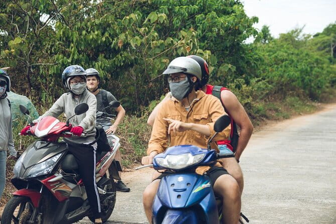 Da Nang Motorbike Tour with Local Guide-Food, Culture-Hidden Gems - Mi Quang Dung lunch: the signature flat noodles you will remember