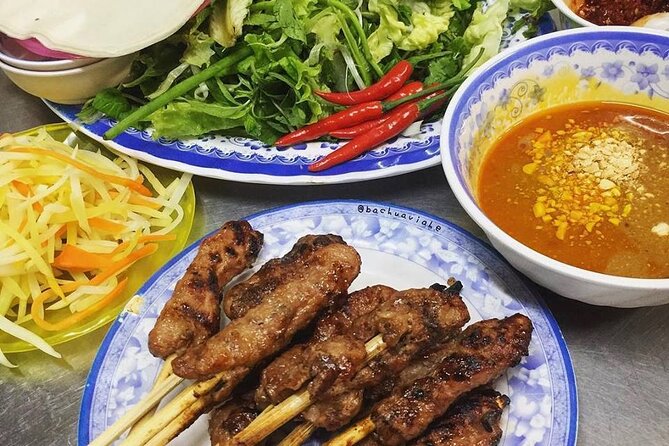 Da Nang Night Foodie Tour City and Han River Cruise By Private - Your Ao Dai host: why the guide matters more than you think
