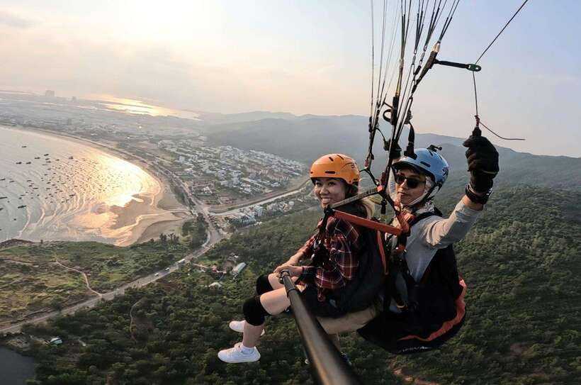 Da Nang Private paragliding experience on Monkey Mountain - In the air for 12 to 15 minutes: what you actually see