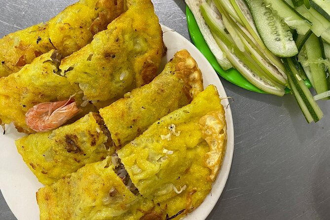 Da Nang Scooter Food Tour & Hidden Gems w/ Locals - Bánh Xèo on Da Nang streets: crispy pancake and peanut sauce