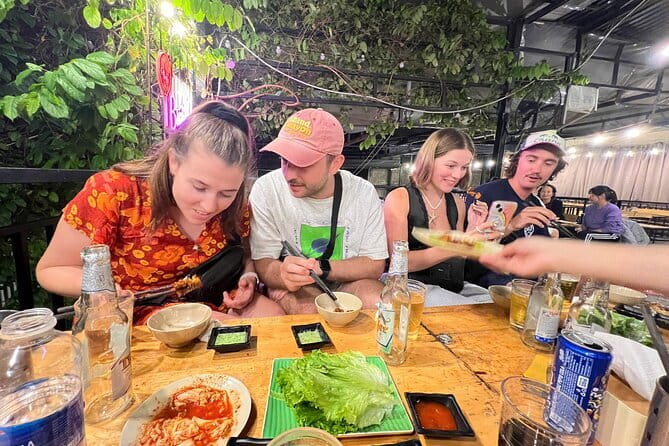 Da Nang Sightseeing Cruise On Han River With Street Food Tasting - Choosing between luxury restaurants and truly local street vendors
