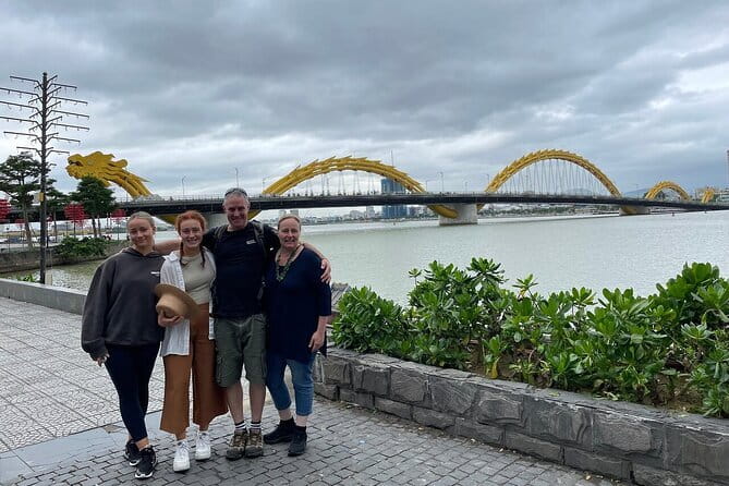 Da Nang Street Food Private Tour With Local Students - Stop 2: Dragon Bridge check-in and a short breather