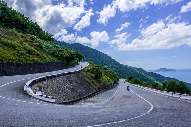 Danang Airport to Hoi An Private Transfer with English Speaking Driver - The drive to Hoi An: comfortable air-con, scenery, and a realistic time goal