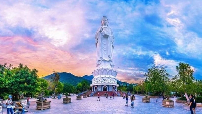 DaNang/HA: Lady Buddha, Marble Mountain & Am Phu Caves Tour - Light meal options: Quang noodles or Banh Xeo
