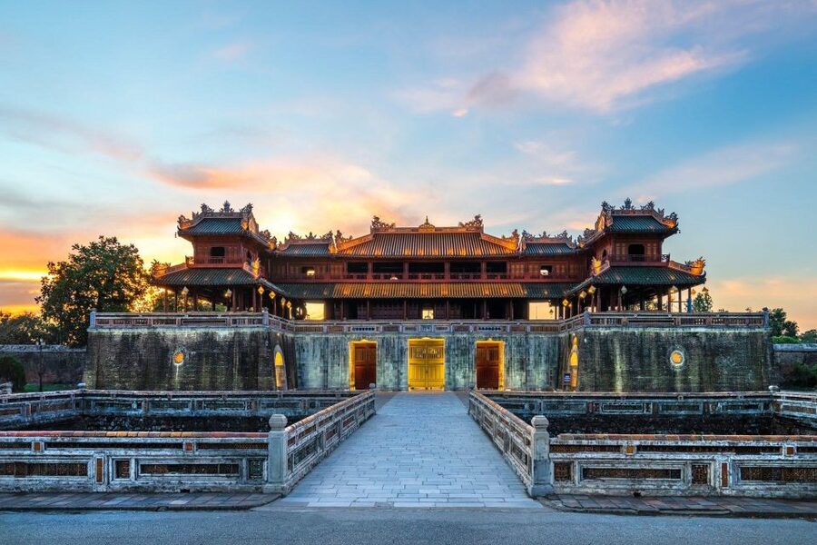 DaNang/Hoi An: Hue Citadel via Hai Van Pass Small Group Tour - The Hai Van Pass and Lang Co stops that make the long ride feel worth it