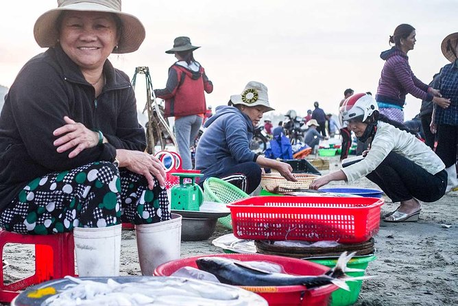 Danang On the Waterfront Photo Tour - Stop 1 on the Beach: Fishermen, Coracles, and a Market Already Moving
