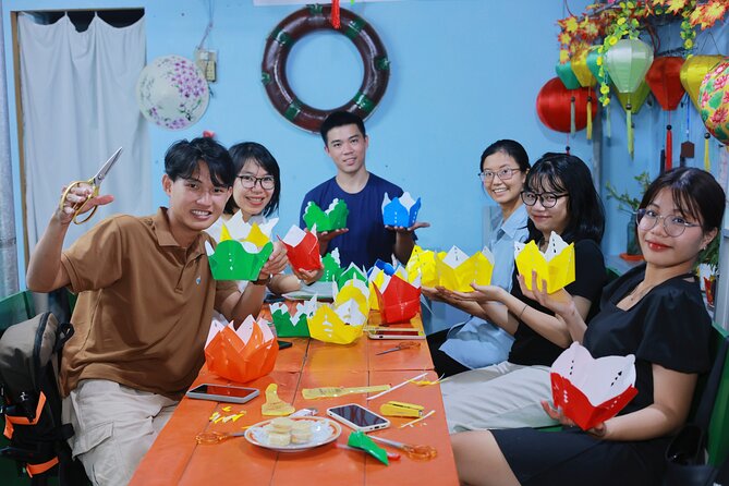 Discover Hoi An by Bamboo Basket and Lantern Boat - Stop 3 on the Hoai River: the lantern boat cruise at night
