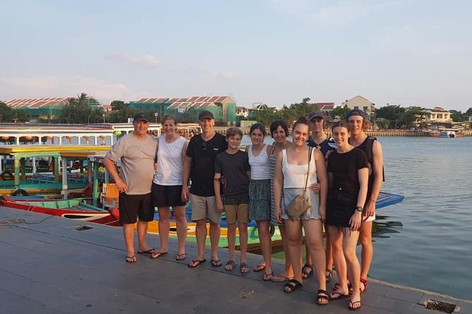 Discover Hoi An Walking Tour, Sampan Boat Ride, Night Market &Colourful Lanterns - Private pickup and English guide: the comfort factor matters