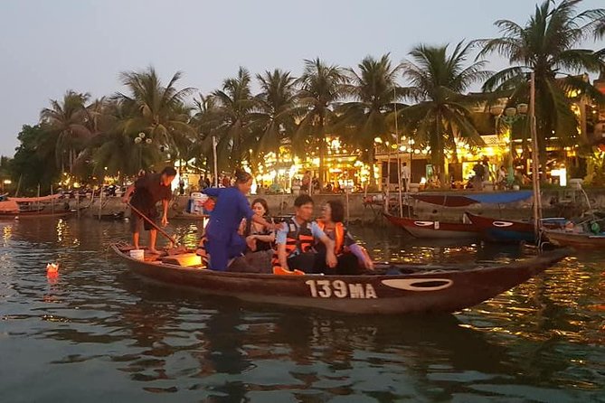 Discover Hoi An Walking Tour, Sampan Boat Ride, Night Market &Colourful Lanterns - What the private vehicle actually improves (beyond convenience)