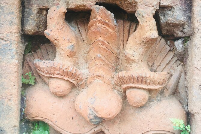Early My Son tour/transfer and tour start from 8 a.m - How the guide turns ruins into a story you can follow