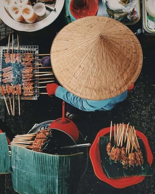 Eat Like a Local – Hoi An Evening Food Tour - The walking rhythm through old streets (and why it matters)