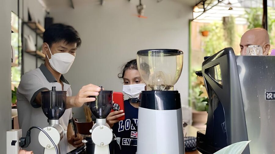Exploring Vietnamese Coffee Culture, Coffee Making in Hoi An - Small-Group Attention, Friendly Staff, and Where Things Can Go Wrong