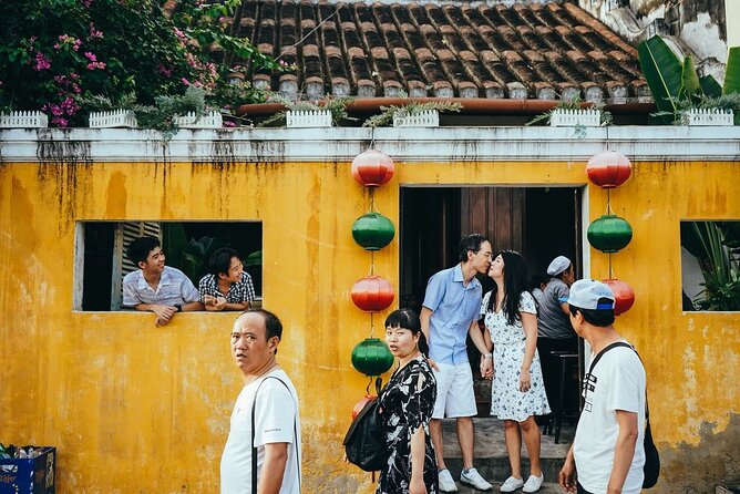 Family Photography Tour in Hoi An - The 90-minute walk through Old Town highlights