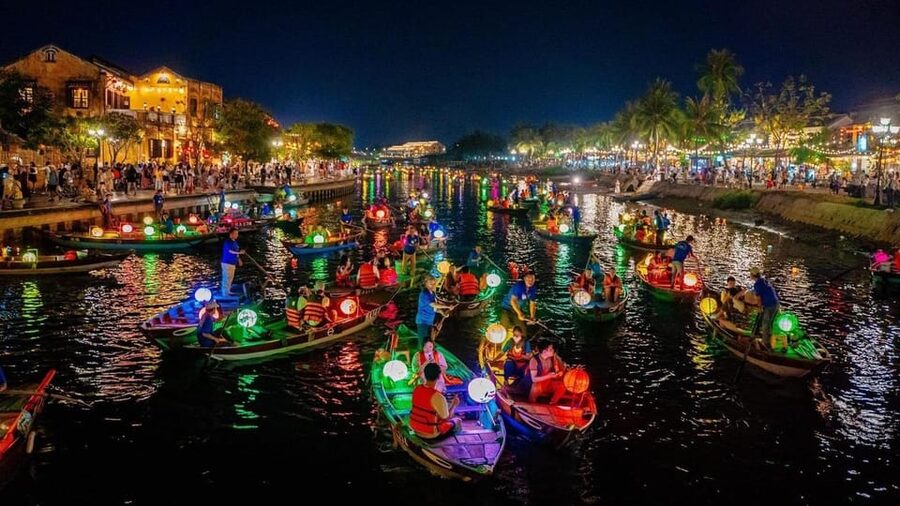 From Hoi An/ Da Nang: Hoi An City Tour & Release Lanterns - Phuc Kien Chinese Assembly Hall, where the details do the talking