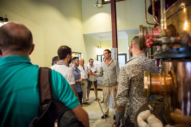 Guided tour of Sampan distillery // Agricultural Rum Medalist - Welcome cocktail first, then rum education