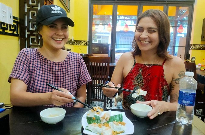 Hidden Gem of Hoi An Old Town-Local Food-Lantern Making-Tailoring - The food stop that actually makes sense: cao lau and White Rose dumplings