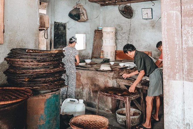 Hidden Gems of Old Hoi An - Stop at Hoi An Ancient Town, then straight into the alley economy