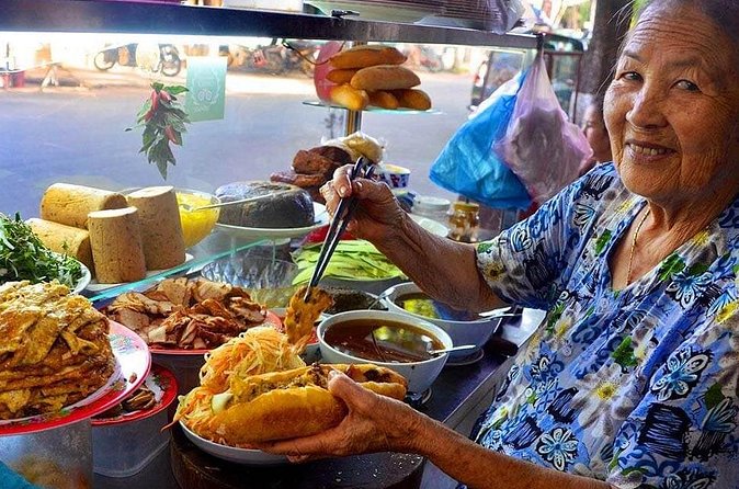 Hoi An Ancient Town - Night Market Street Food Walking Tours - Ancient Town walking hour and the river escape plan